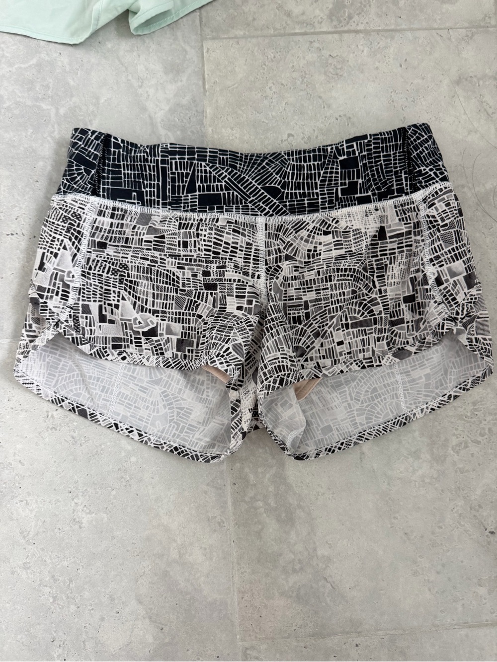 lululemon athletica seawheeze speed shorts 4 no liner